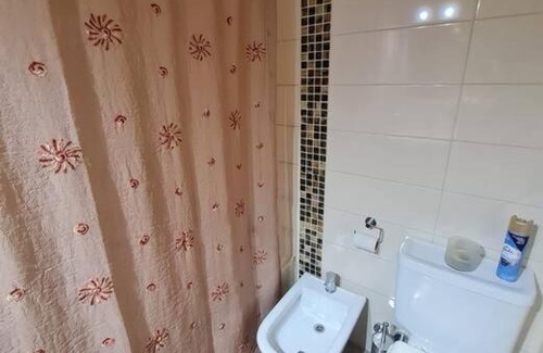 Comuna 7 Apartamento | Departamento de categoría a 1 cuadra del metro