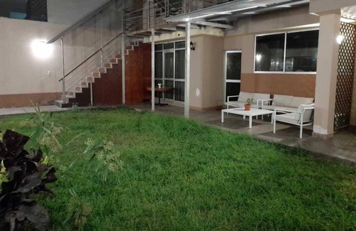 Santiago de Surco Apartamento | Departamento en 3 er piso con vista a jardin