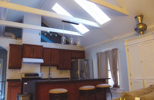 Old Louisville Casa | Derby Week Historic Carriage House 0.3 miles,5 mins from Churchill Downs