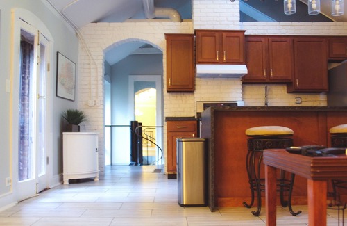 Old Louisville Casa | Derby Week Historic Carriage House 0.3 miles,5 mins from Churchill Downs