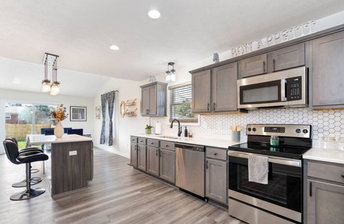 Buechel Casa | DerbyCityRetreat|GameRoomArcades|Firepit|Sleep8
