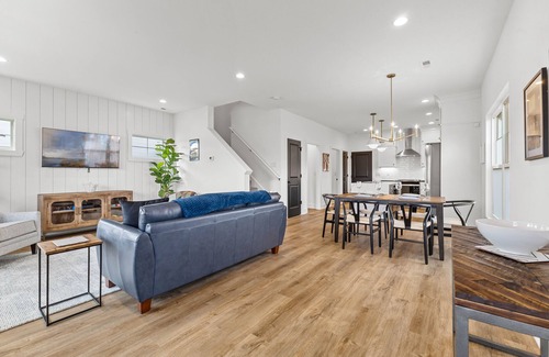 Jeffersonville Casa | DerbyDeluxe: Sunny & Modern, Near Derby