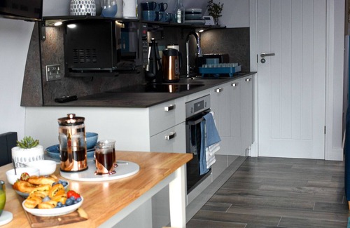 Consett Cabaña | Derecroft Glamping Luxury Lodgepods with Jacuzzi Hot Tub