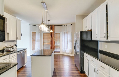 Johnston Casa | Des Moines Suburb Stay w/ Spacious Layout & Deck!
