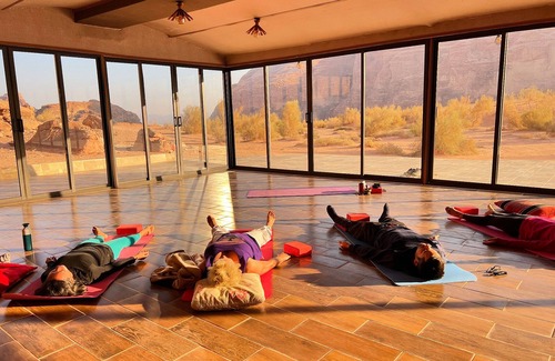 Aqaba Alquiler De RV | Desert camp and retreat center with staff and cook in Wadi Rum, Jordan