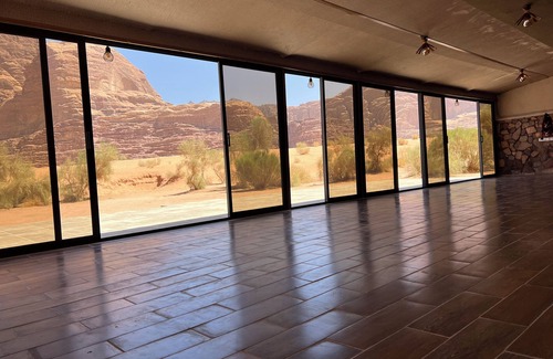 Aqaba Alquiler De RV | Desert camp and retreat center with staff and cook in Wadi Rum, Jordan