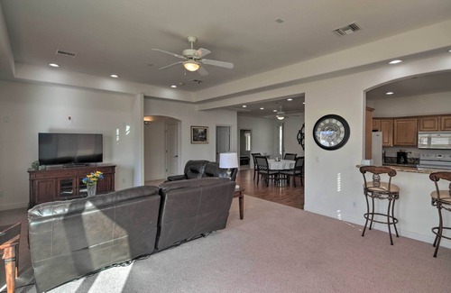 Sunridge Estates Condominio | ¡NUEVO! Condominio del desierto con piscina ~ 3 millas al río Colorado!