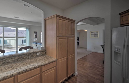 Sunridge Estates Condominio | ¡NUEVO! Condominio del desierto con piscina ~ 3 millas al río Colorado!