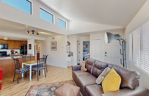 Tucson Condominio | Desert Days, Starry Nights—Your Perfect Tucson Stay with Mountain Views.