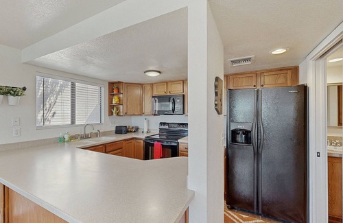 Tucson Condominio | Desert Days, Starry Nights—Your Perfect Tucson Stay with Mountain Views.