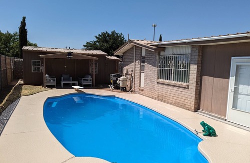 Northeast El Paso Casa | Desert Diamond Pool Home