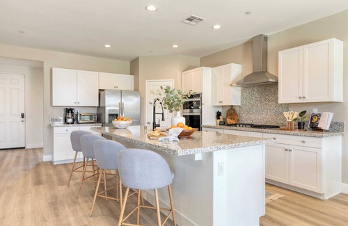 Coachella Cabaña | Desert Eden by Avantstay 6BR w/ Ensuite Backyard Oasis w/ Pool & Hot Tub!