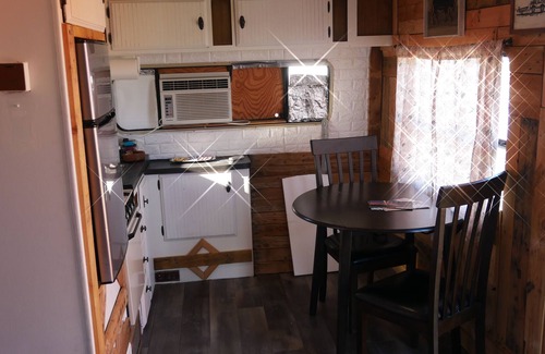 Meadview Alquiler De RV | Desert Farmhouse Glamping- SkyWalk, Lake Mead, Site Seeing, Hiking, Fishing