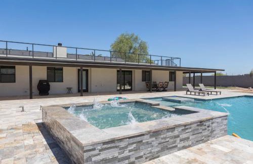 San Tan Valley Casa | Desert getaway retreat pool spa billiards bbq