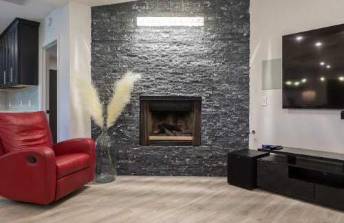 San Tan Valley Casa | Desert getaway retreat pool spa billiards bbq