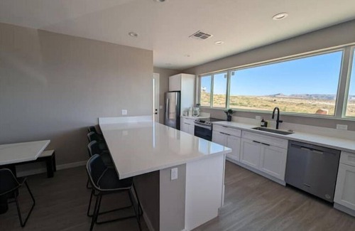 Greenehaven Casa | Desert Lakehouse Getaway