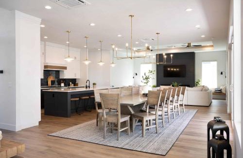 Hurricane Casa | Desert Mirage home