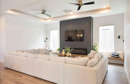 Hurricane Casa | Desert Mirage home