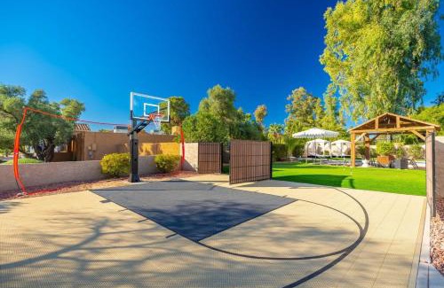 Avant Casa | Desert Oasis Resort Style Backyard Sleeps 18 Games