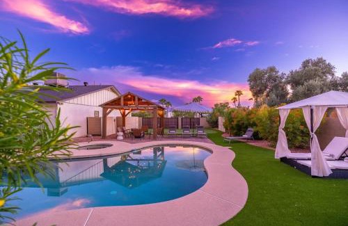 Avant Casa | Desert Oasis Resort Style Backyard Sleeps 18 Games