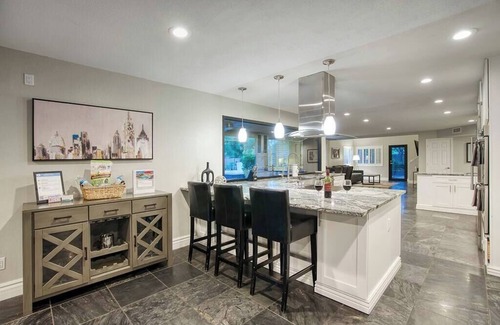 Sunburst Farms East Casa | Desert Oasis Summary: