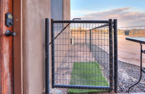 Maricopa Casa | Desert Oasis Tropical Backyard on 3.5 Acre Ranch - Bunkhouse