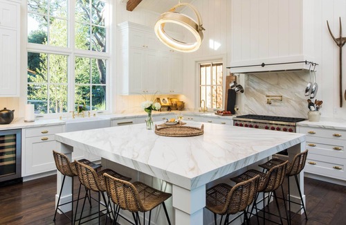 Kenwood Villa | La sofisticación urbana fresca se encuentra con la granja contemporánea y cómoda