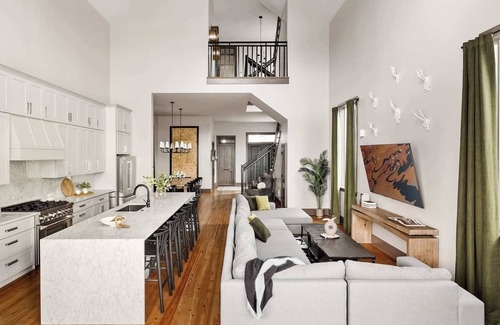 Faubourg Lafayette Hotel | Designer 7 bedroom Oasis | Heated Pool & Spa