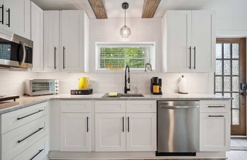 East Side Apartamento | Designer Den | Chic Luxury in a Hip Area