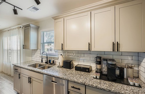Westside Casa | Designer Furnished and Remodeled 3BR in Westside Atlanta - Office, Yard, Deck