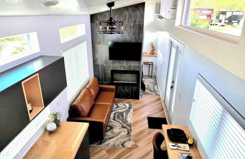 Apple Valley Apartamento | Designer Modern Tiny Home w/All of The Amenities!