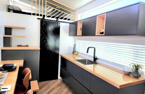 Apple Valley Apartamento | Designer Modern Tiny Home w/All of The Amenities!