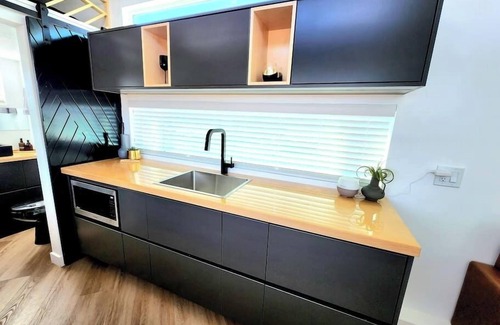 Apple Valley Apartamento | Designer Modern Tiny Home w/All of The Amenities!