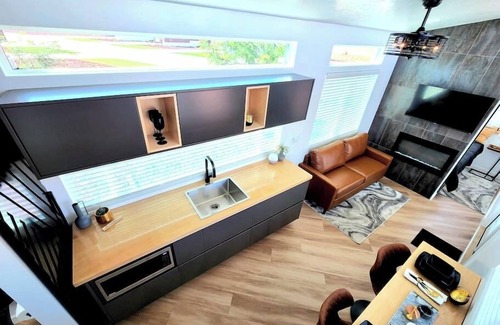 Apple Valley Apartamento | Designer Modern Tiny Home w/All of The Amenities!
