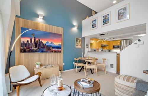 Belltown Apartamento | Designer Penthouse Space Needle View & Walk to Everything