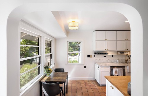 St. Helena Casa | Designer Saint Helena Home! Easy Walk to Downtown!