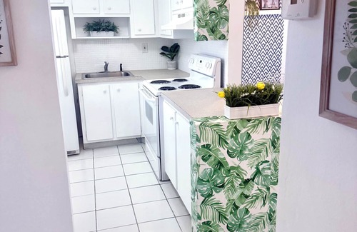 Aventura Condominio | Designer’s 1-Bedrm condo 1-Block to Aventura Mall! Parking