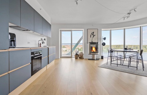 Aarhus C Apartamento | Designers penthouse in the clouds