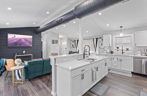 Oakbrook Terrace Casa | Desirable chic home in a Prime Location!