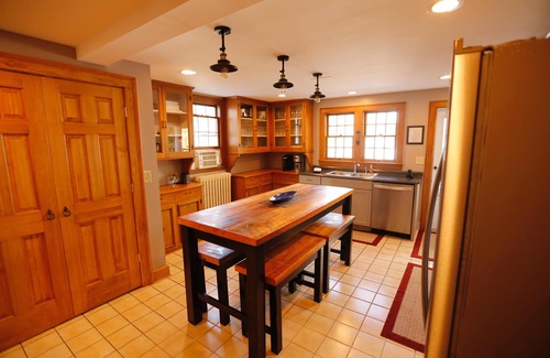 Cooperstown Casa | Destino Propiedad. Con vistas a Cooperstown. Los jardines son preciosos.