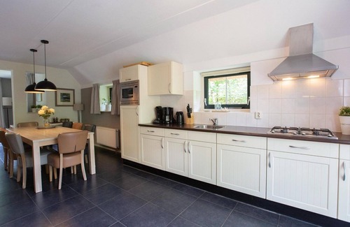 Hooghalen Casa | Detached bungalow with alcove bed, perfect for families in Drenthe.