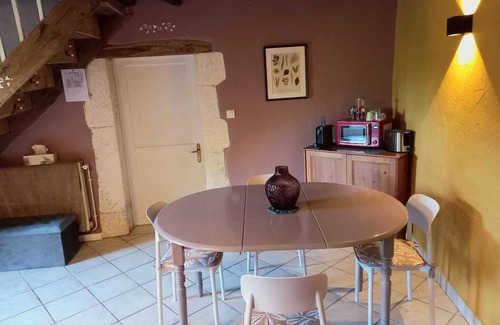 Condat-sur-Trincou Casa | Detached house in Dordogne, Périgord Vert, swimming pool and fireplace depending on season