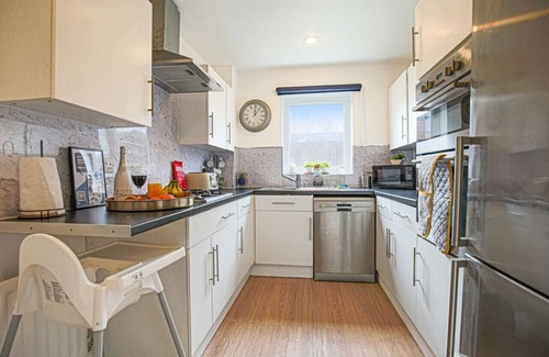 Bletchley Casa | Detached House - Free Parking, Fast Wifi & SmartTV