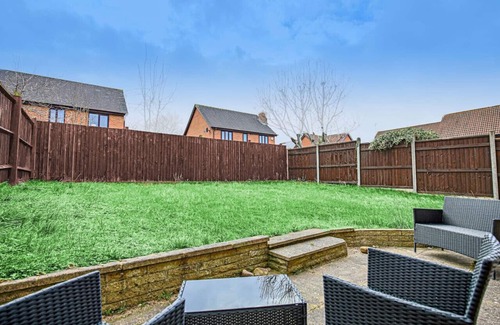 Bletchley Casa | Detached House - Free Parking, Fast Wifi & SmartTV