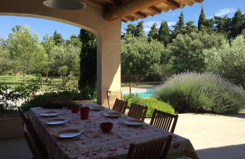 Aureille Casa | En el corazón del parque natural de Alpilles bonita casa independiente con piscina privéee SECURISEE y amplio jardín