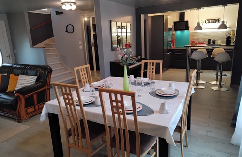 Noisiel Casa | Detached house with garden. Between Paris & Disney. Wi-Fi & Break fast Free