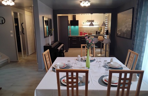 Noisiel Casa | Detached house with garden. Between Paris & Disney. Wi-Fi & Break fast Free