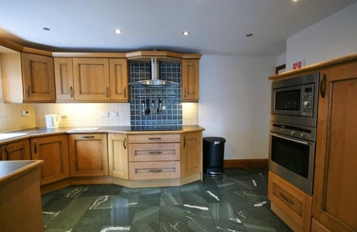 Backbarrow Casa | Detached lakeland cottage, with private hot tub and leisure facilities, pool