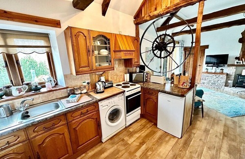 Usk Casa | Detached ONE LEVEL stone barn