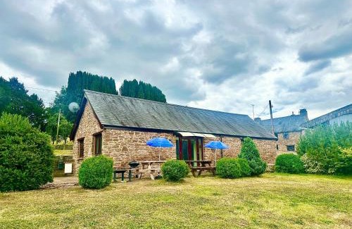 Usk Casa | Detached ONE LEVEL stone barn (Rowan Cottage)